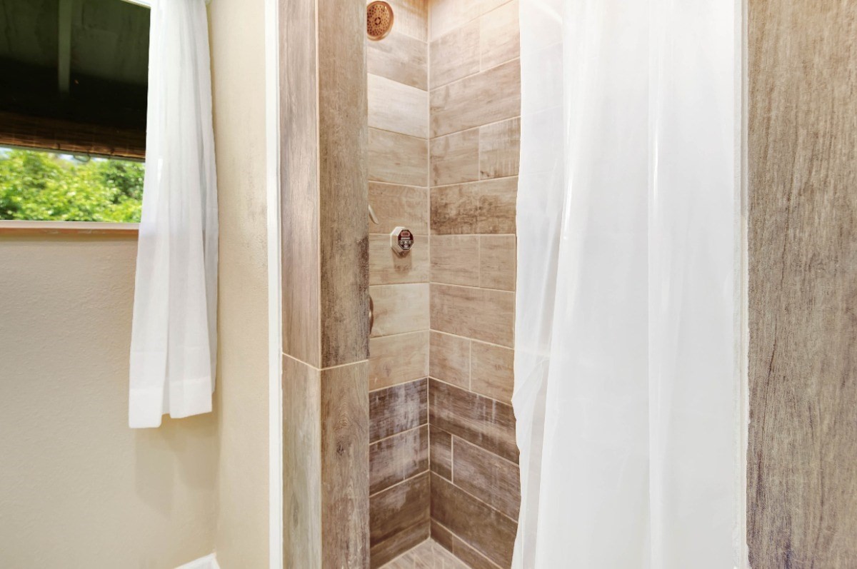 3590 Moloaa Road Kilauea, HI 96754 - Photo 8 of 22 a bathroom with a shower