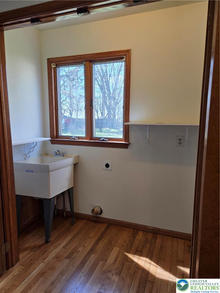 1728 Butztown Road, Unit C1 Bethlehem, PA 18017 - Photo 16 of 33 laundry area