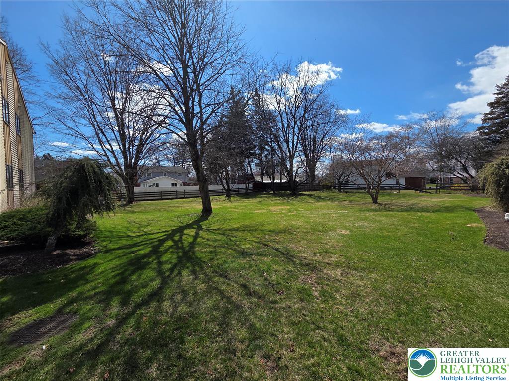 1728 Butztown Road, Unit C1 Bethlehem, PA 18017 - Photo 9 of 33 side yard