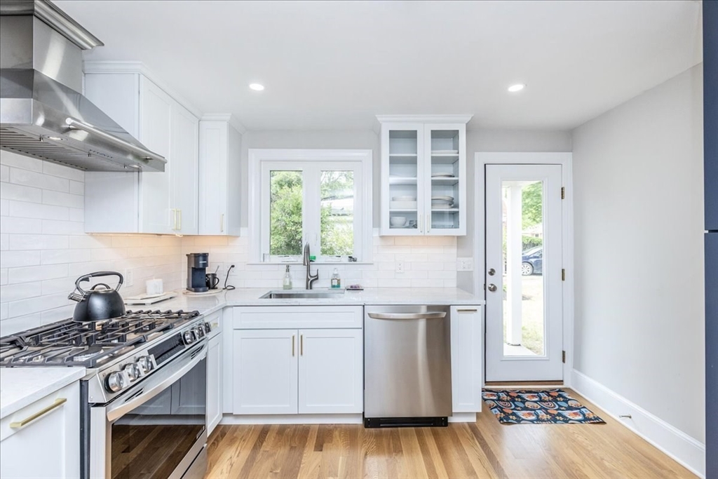 47 Cherry Street Newton, MA 02465 - Photo 3 of 41