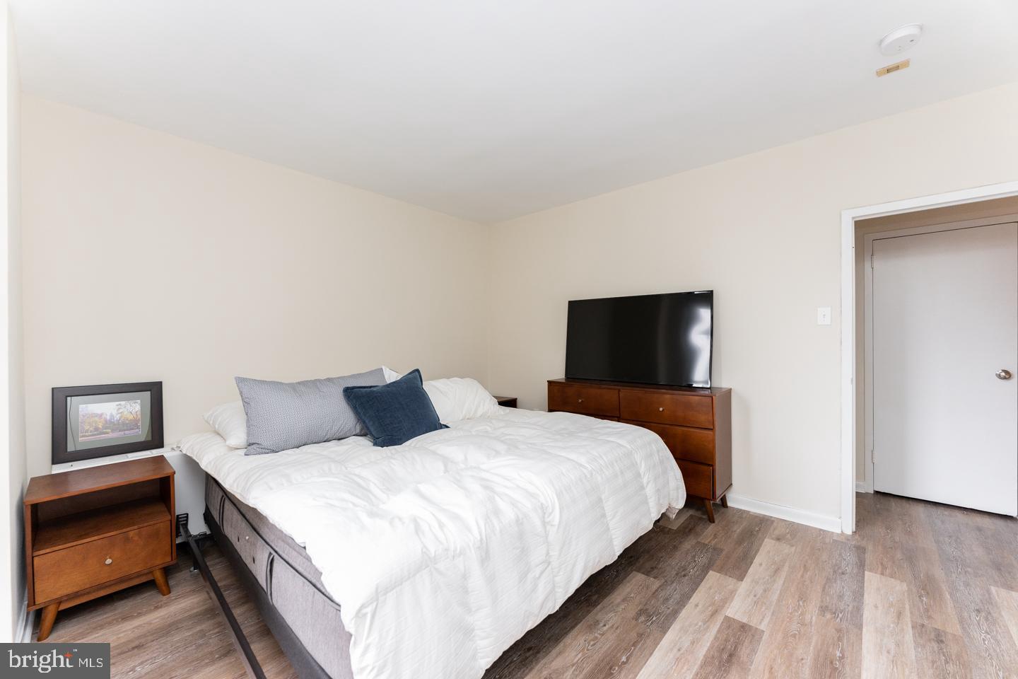 135 South 19th Street, Unit 707 Philadelphia, PA 19103 - Photo 5 of 14 a bedroom with a bed and a night stand