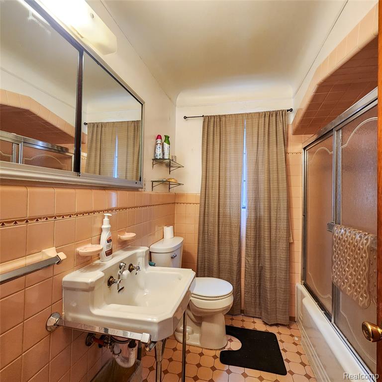 15611 Spring Garden Street Detroit, MI 48205 - Photo 13 of 49