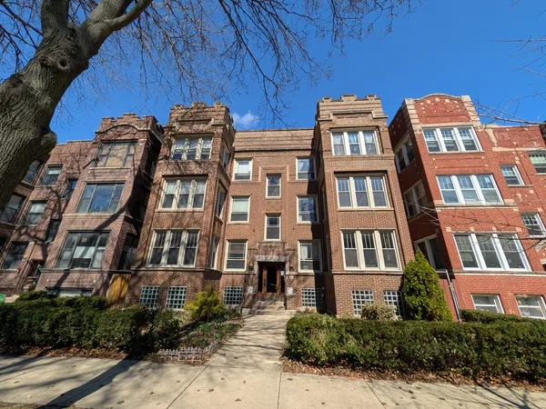 $350,000 | 1326 West Albion Avenue, Unit 1, Chicago, IL 60626