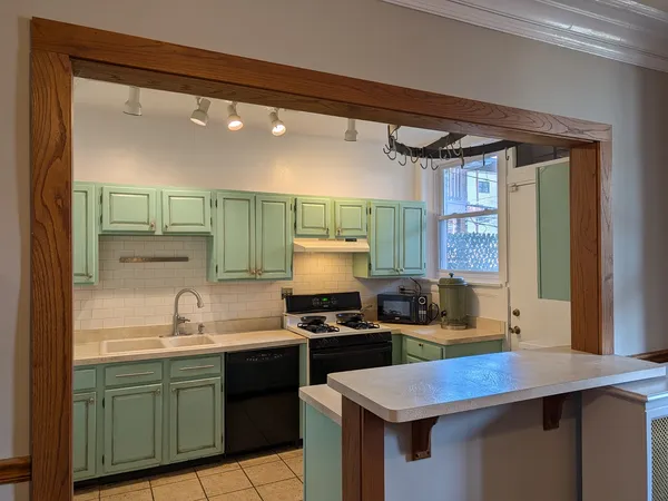 $350,000 | 1326 West Albion Avenue, Unit 1, Chicago, IL 60626