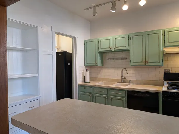 $350,000 | 1326 West Albion Avenue, Unit 1, Chicago, IL 60626