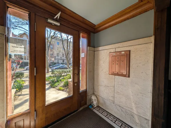 $350,000 | 1326 West Albion Avenue, Unit 1, Chicago, IL 60626