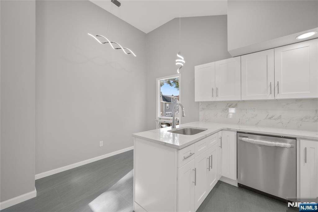 11 Hampton Place Nutley, NJ 07110 - Photo 28 of 46