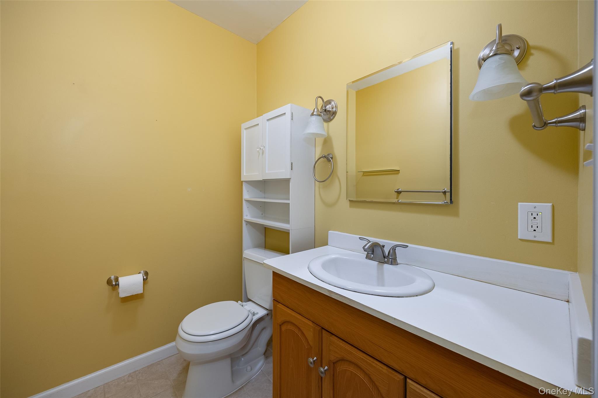 3 Hook Road, Unit 72H Poughkeepsie, NY 12601 - Photo 16 of 23 Half bathroom