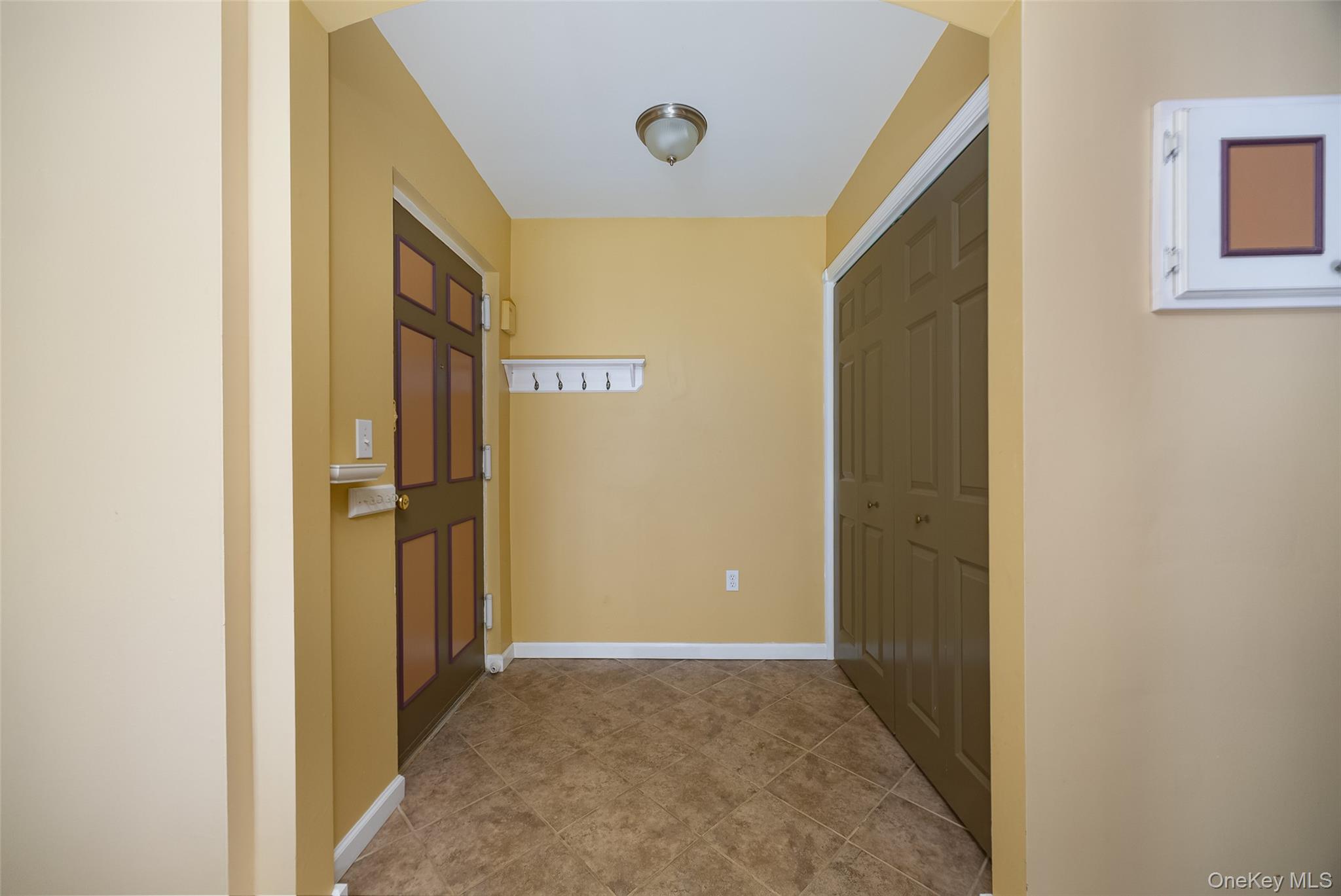 3 Hook Road, Unit 72H Poughkeepsie, NY 12601 - Photo 19 of 23 Hall with baseboards