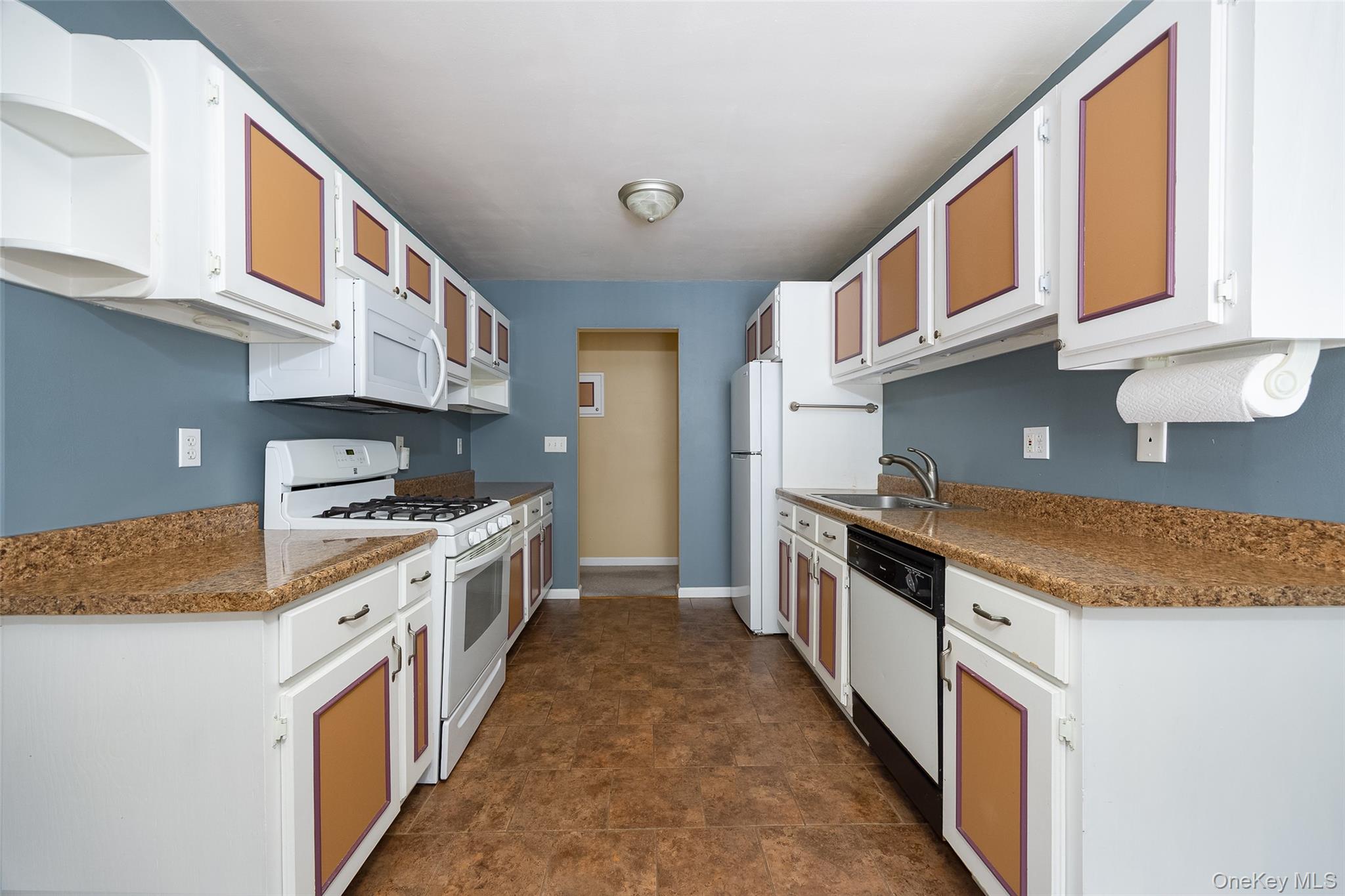 3 Hook Road, Unit 72H Poughkeepsie, NY 12601 - Photo 5 of 23 Eat in kitchen