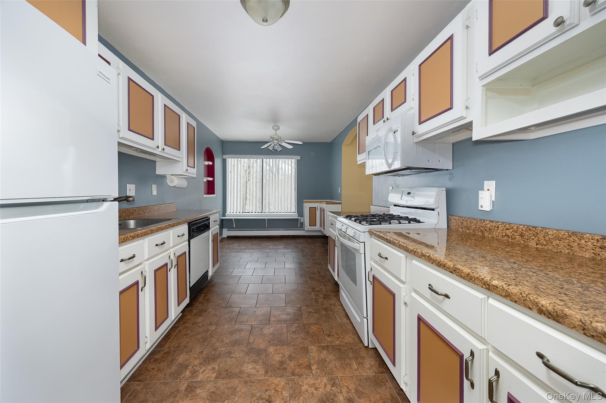 3 Hook Road, Unit 72H Poughkeepsie, NY 12601 - Photo 6 of 23 Eat in kitchen