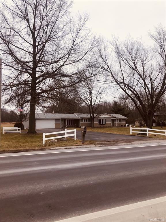 24051 Waltz Road New Boston, MI 48164 - Photo 3 of 31 Gallery Image 3