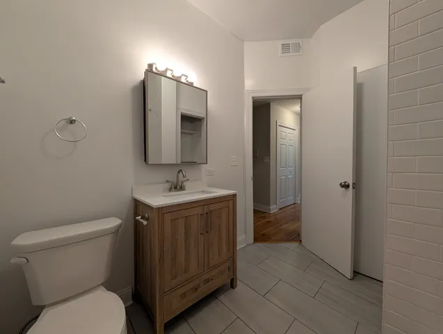 $2,995 | 2323 North Kedzie Boulevard, Unit 1, Chicago, IL 60647