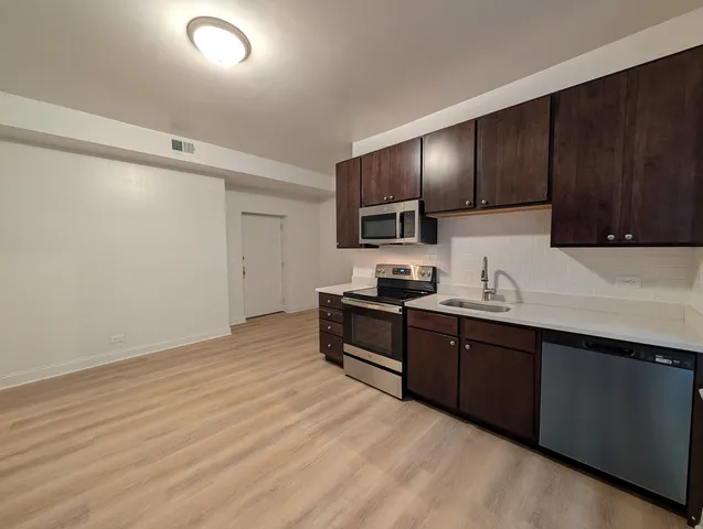 $2,995 | 2323 North Kedzie Boulevard, Unit 1, Chicago, IL 60647