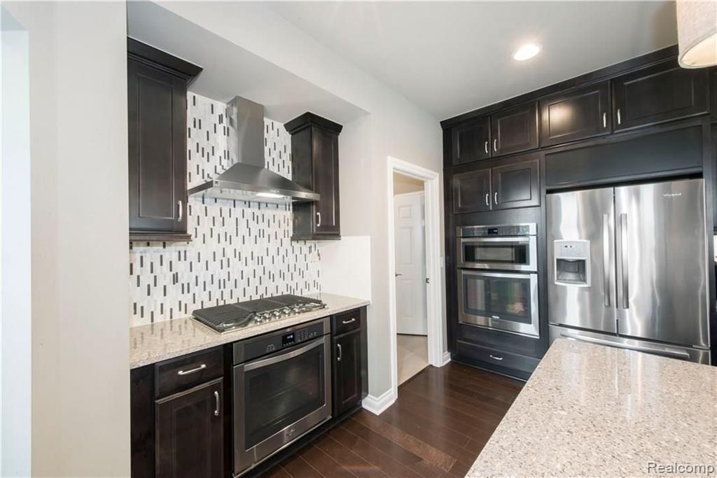 829 Balsam Circle Rochester Hills, MI 48307 - Photo 16 of 39