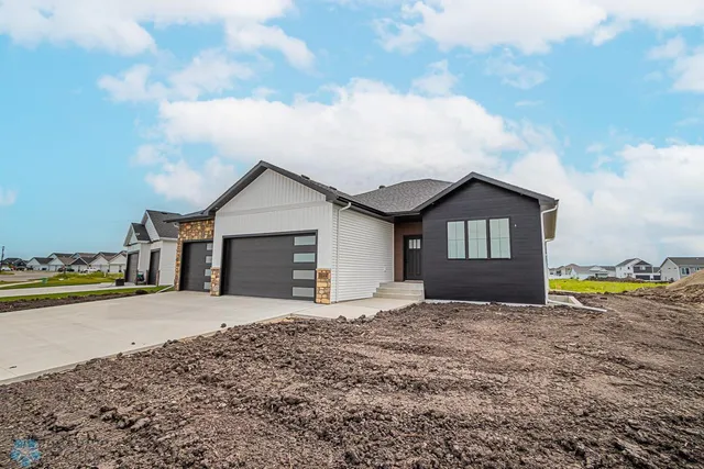 $608,954 | 3187 66th Avenue South, Fargo, ND 58104