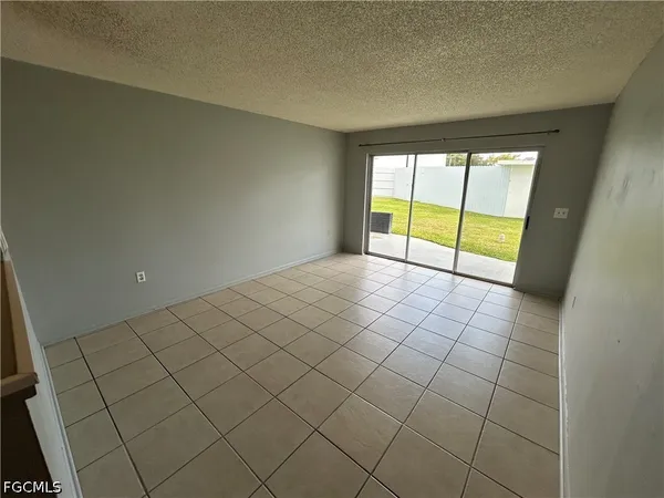 $1,100 | 3704 Broadway, Unit 101, Fort Myers, FL 33901