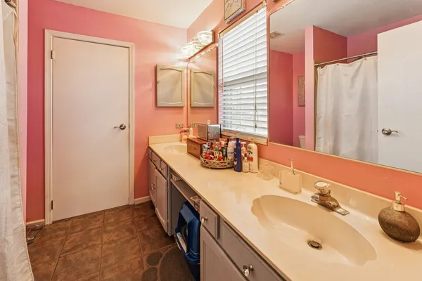 $354,900 | 500 Ascot Lane, Streamwood, IL 60107