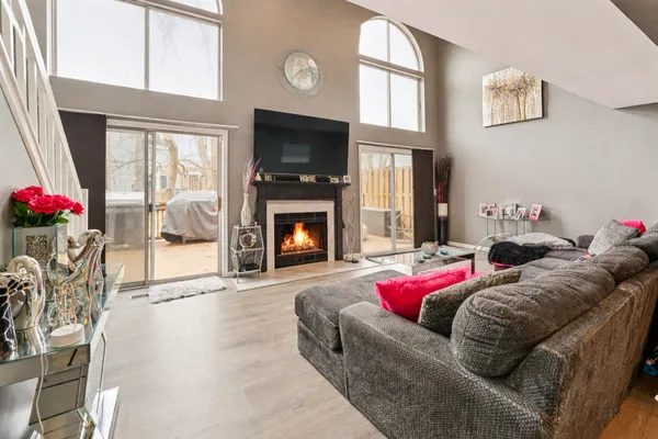 $354,900 | 500 Ascot Lane, Streamwood, IL 60107