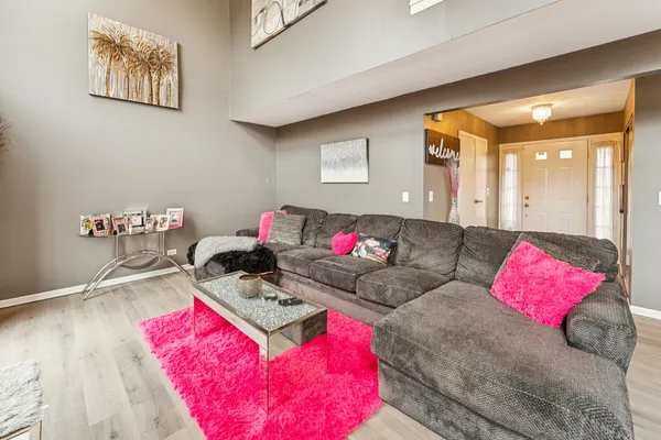 $354,900 | 500 Ascot Lane, Streamwood, IL 60107