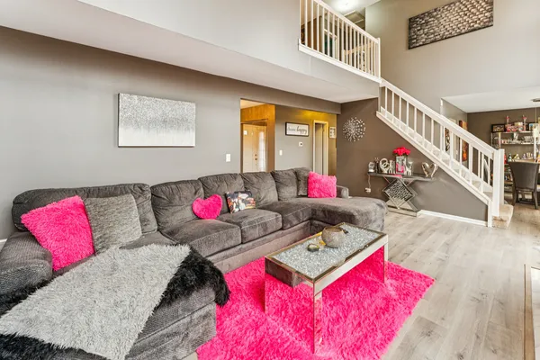 $354,900 | 500 Ascot Lane, Streamwood, IL 60107