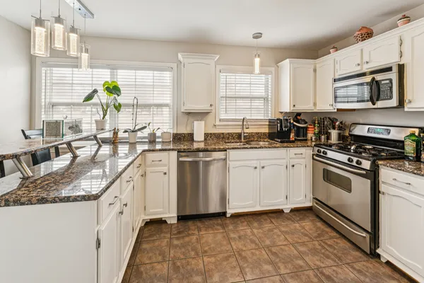 $354,900 | 500 Ascot Lane, Streamwood, IL 60107