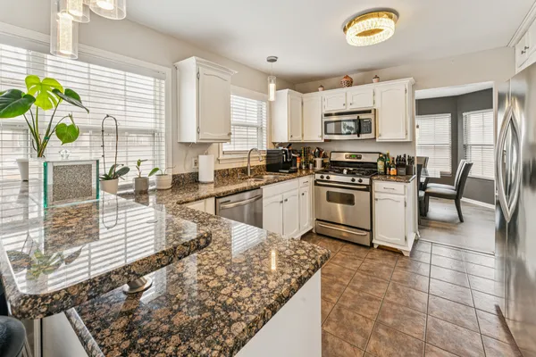 $354,900 | 500 Ascot Lane, Streamwood, IL 60107