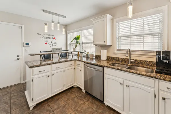 $354,900 | 500 Ascot Lane, Streamwood, IL 60107