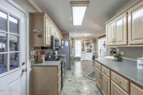 $295,500 | 97 Autumn Valley Drive, Jackson, TN 38305