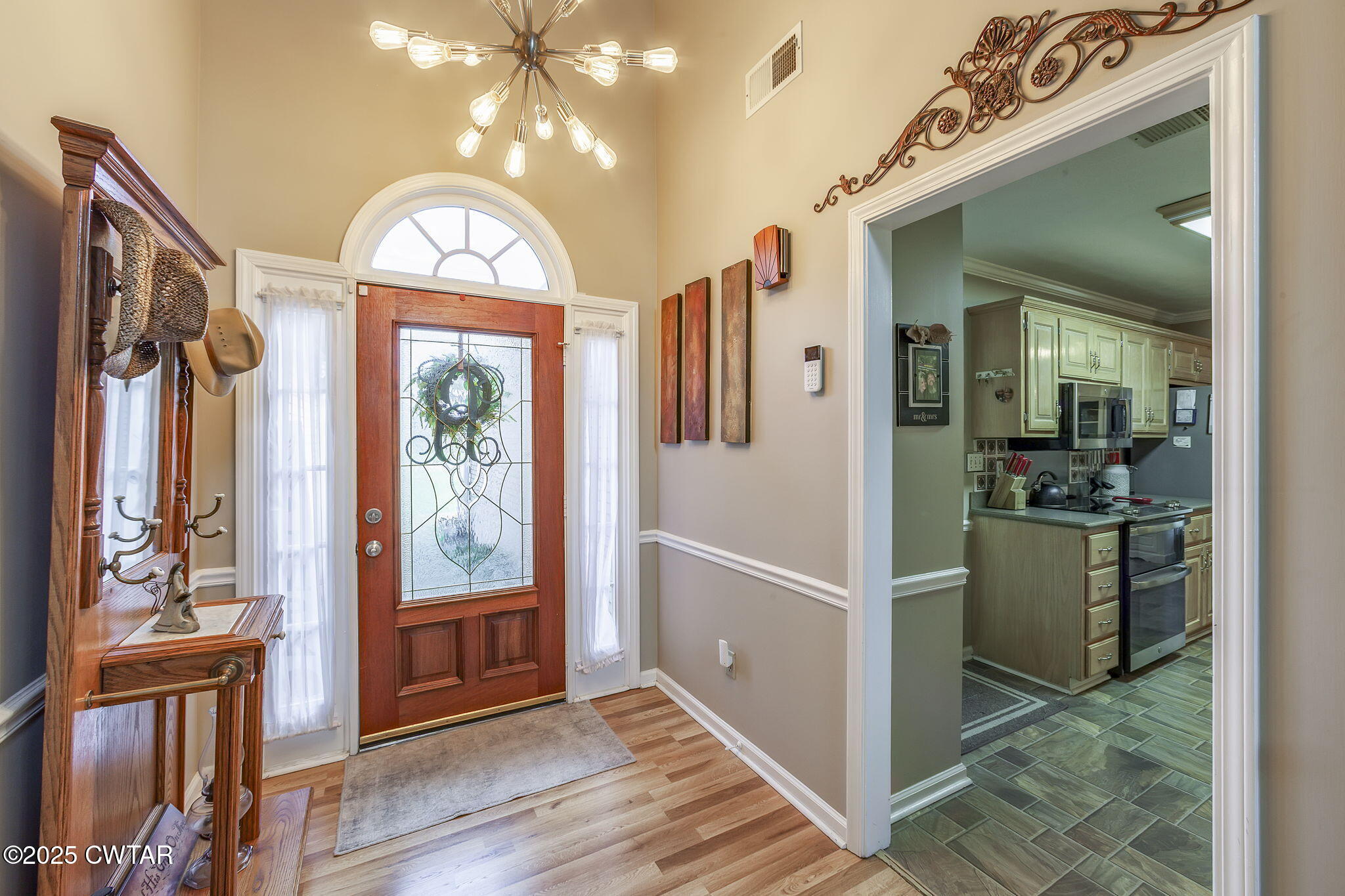 97 Autumn Valley Drive Jackson, TN 38305 - Photo 3 of 31 Foyer