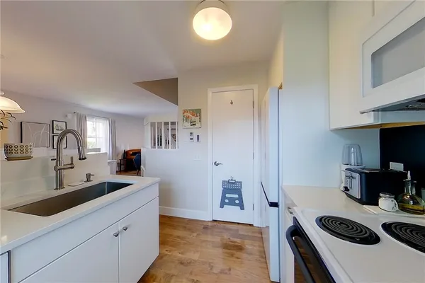 $3,400 | 364 Bellevue Avenue, Unit 5A, Newport, RI 02840