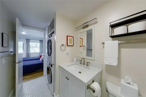 $3,400 | 364 Bellevue Avenue, Unit 5A, Newport, RI 02840