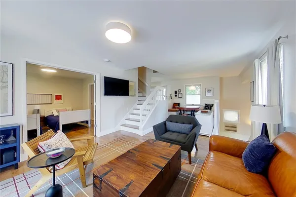 $3,400 | 364 Bellevue Avenue, Unit 5A, Newport, RI 02840