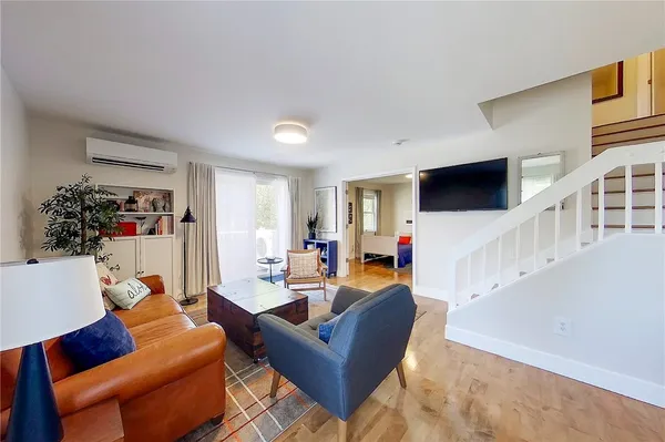 $3,400 | 364 Bellevue Avenue, Unit 5A, Newport, RI 02840