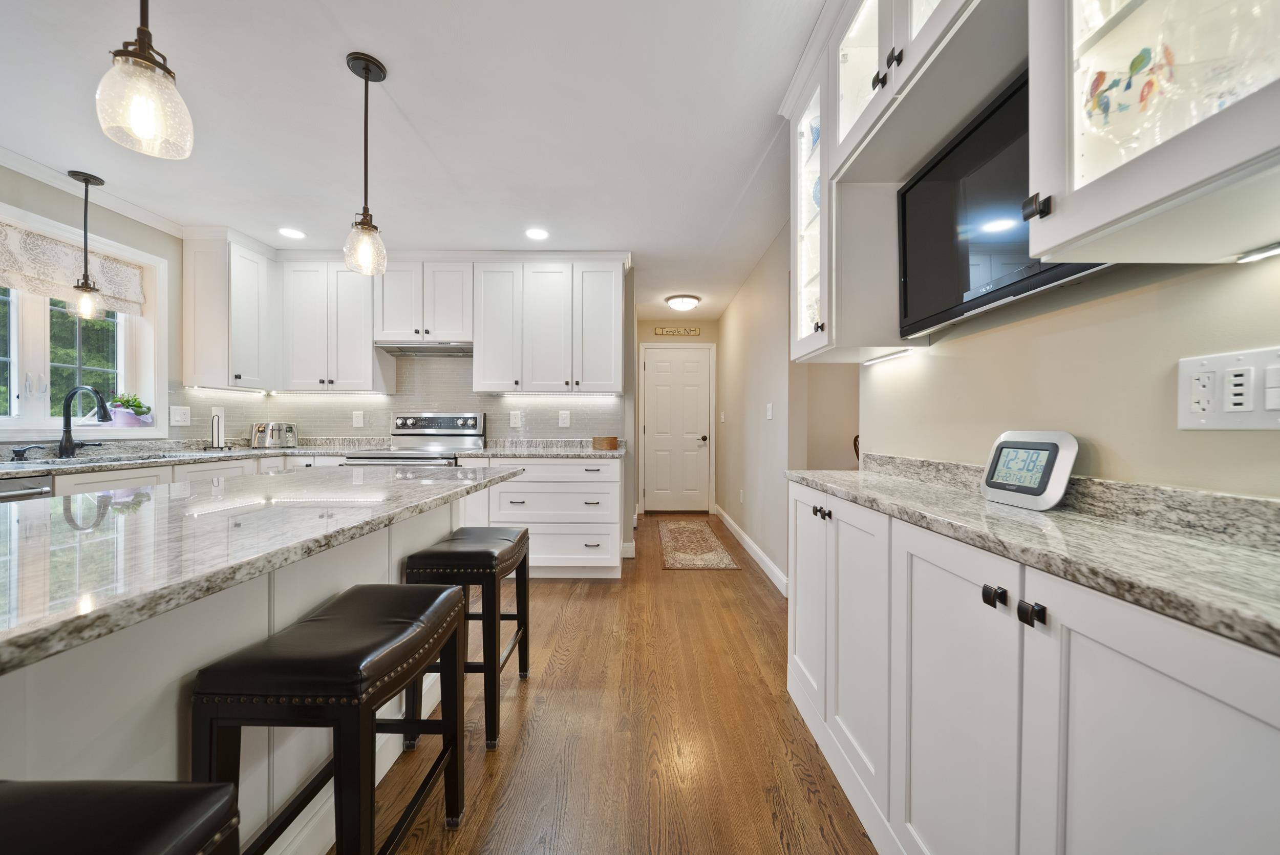 29 Bear Run Temple, NH 03084 - Photo 5 of 47