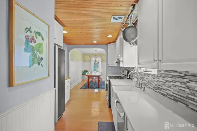 $685,000 | 386 Franklin Road, North Brunswick, NJ 08902