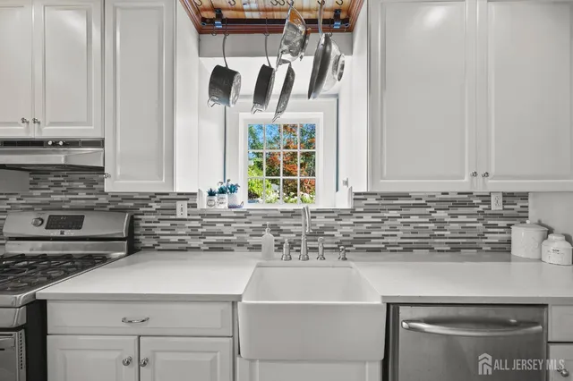 $685,000 | 386 Franklin Road, North Brunswick, NJ 08902