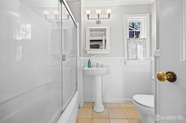 $685,000 | 386 Franklin Road, North Brunswick, NJ 08902