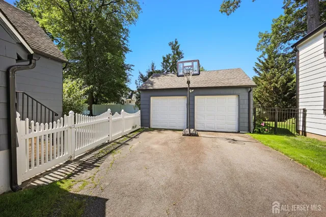 $685,000 | 386 Franklin Road, North Brunswick, NJ 08902