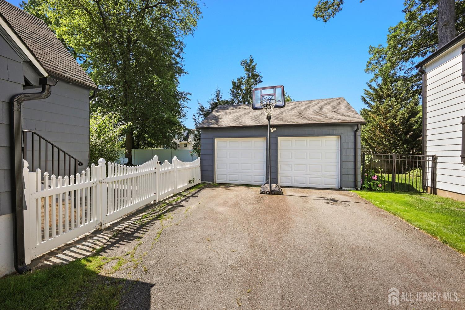 386 Franklin Road North Brunswick, NJ 08902 - Photo 47 of 66