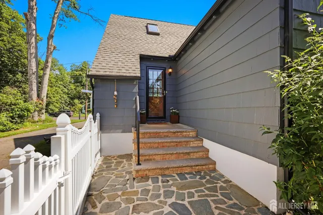 $685,000 | 386 Franklin Road, North Brunswick, NJ 08902