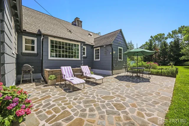 $685,000 | 386 Franklin Road, North Brunswick, NJ 08902