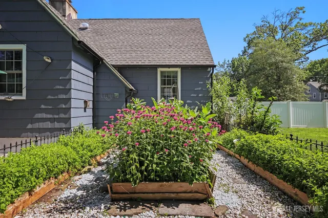 $685,000 | 386 Franklin Road, North Brunswick, NJ 08902