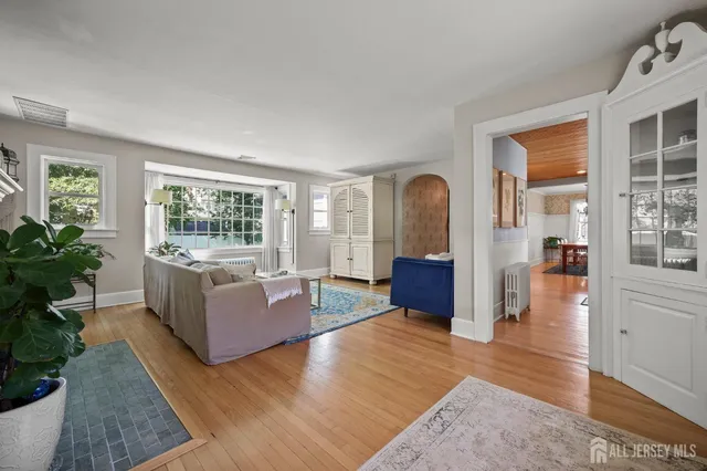 $685,000 | 386 Franklin Road, North Brunswick, NJ 08902