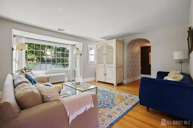 $685,000 | 386 Franklin Road, North Brunswick, NJ 08902