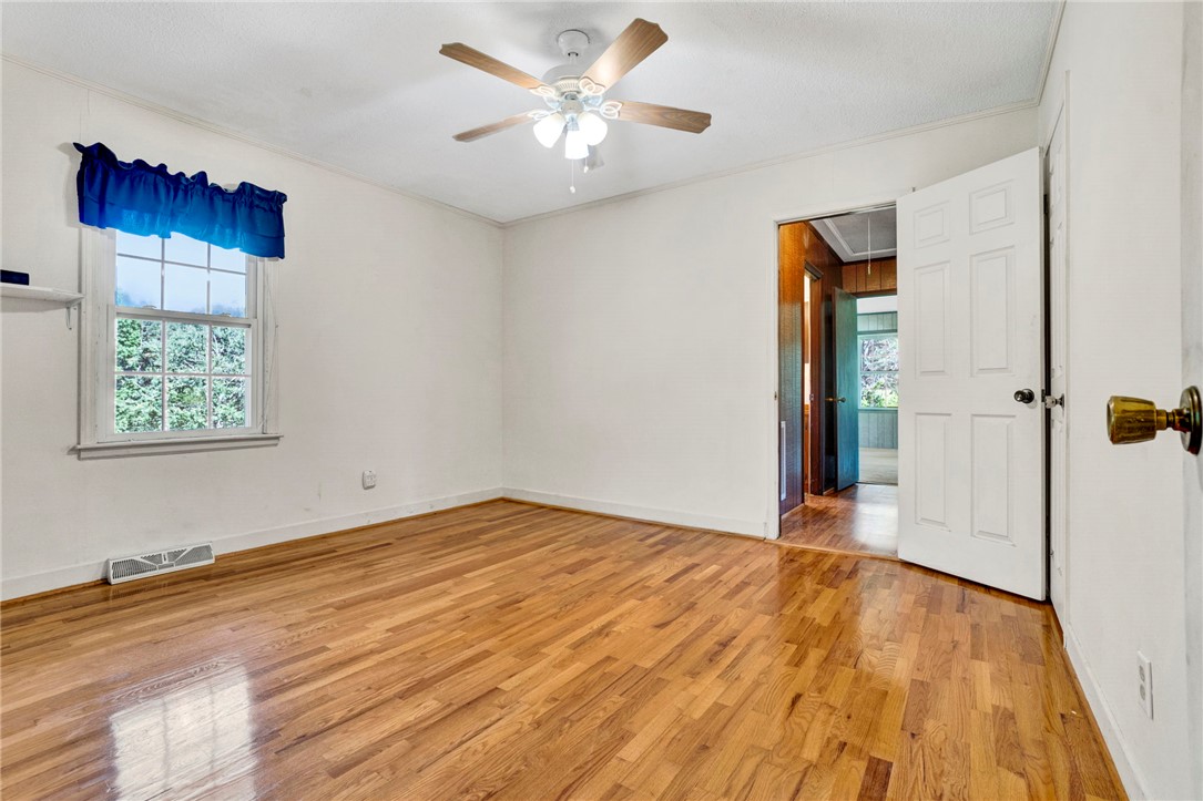 7876 Highway 11 Walhalla, SC 29691 - Photo 19 of 35 Hardwood floors and a ceiling fan create a comfortable atmosphere in this inviting space.