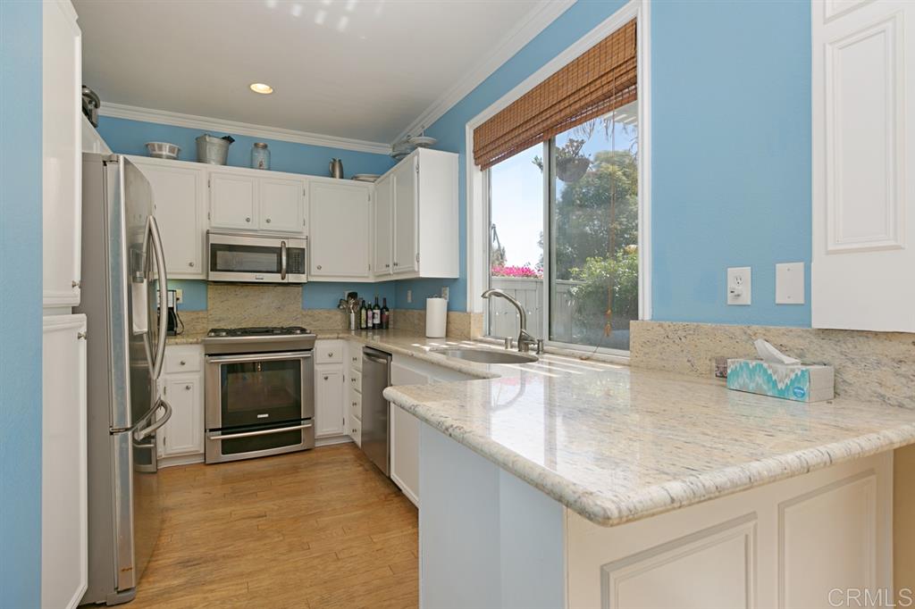 1129 Cambria Way Encinitas, CA 92024 - Photo 8 of 24 Gallery Image 8