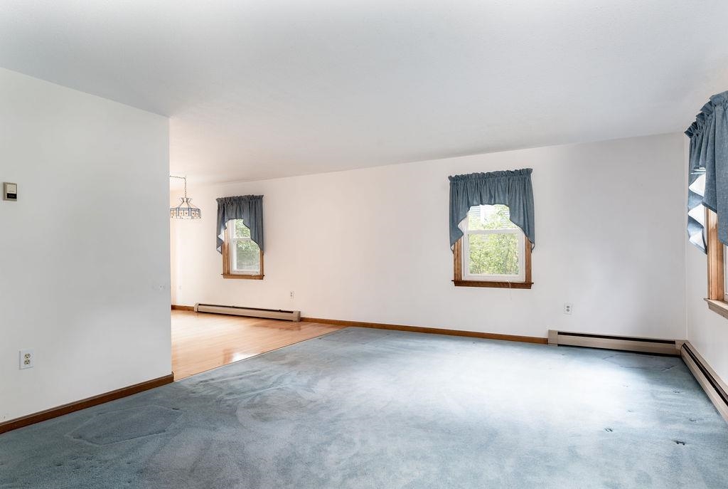 12 R Tiger Tail Circle Derry, NH 03038 - Photo 3 of 15