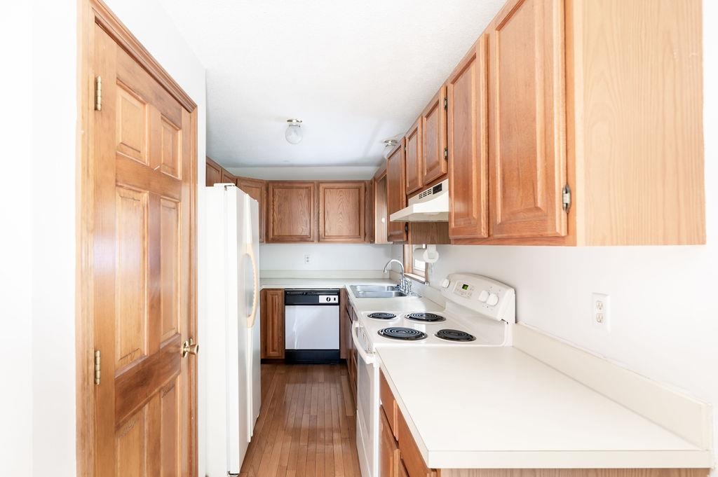 12 R Tiger Tail Circle Derry, NH 03038 - Photo 6 of 15