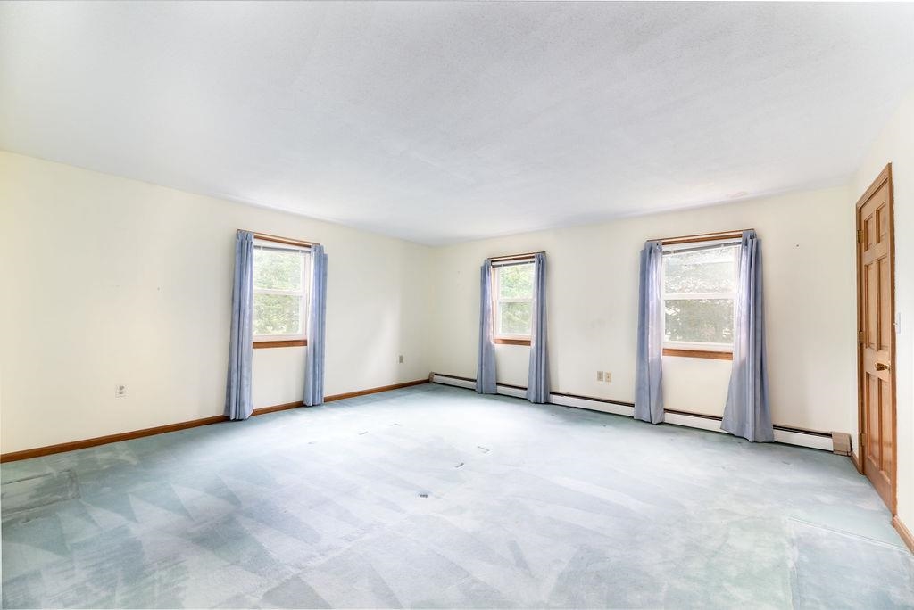 12 R Tiger Tail Circle Derry, NH 03038 - Photo 9 of 15